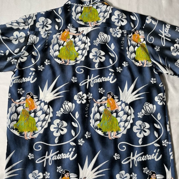Roundy Bay Hawaiian women pineapple all over button down shirtSize extra large - Picture 4 of 5